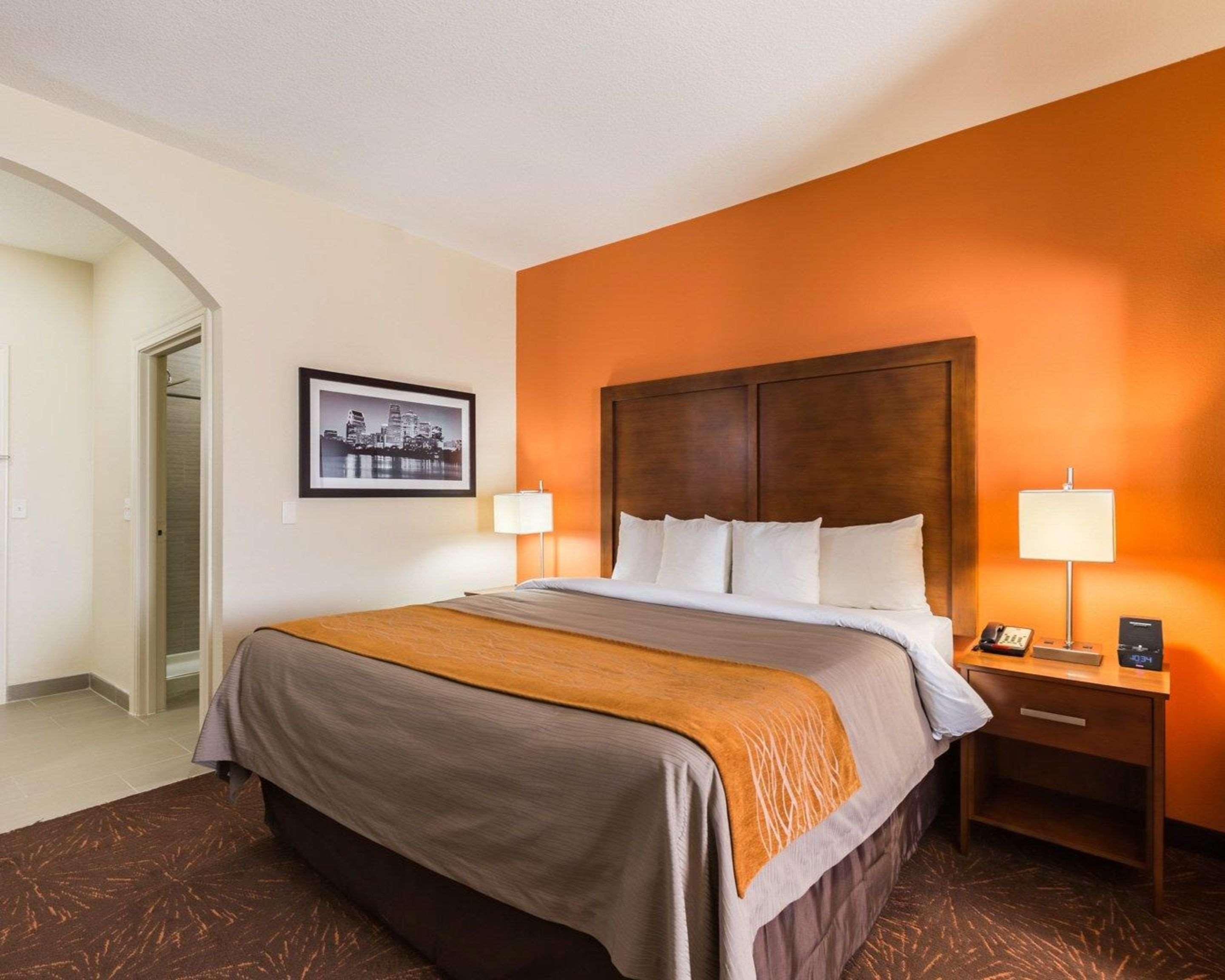 Econo & East I-10 Hotel