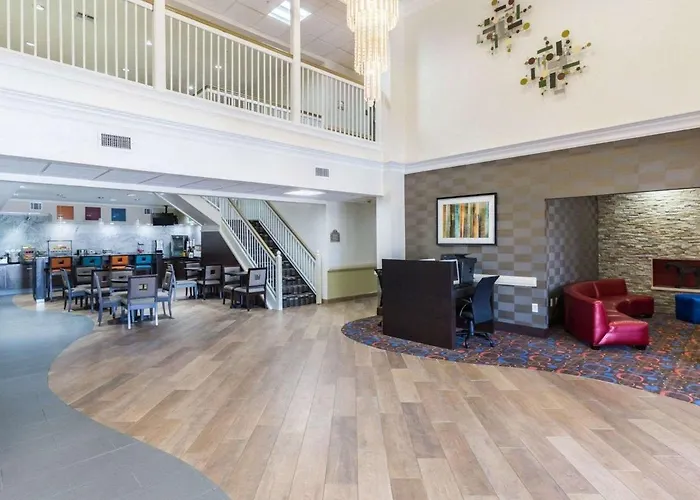 Econo Lodge Inn & Suites East Houston I-10