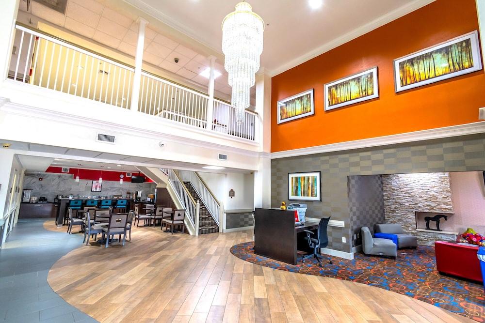 Econo & East I-10 Hotel