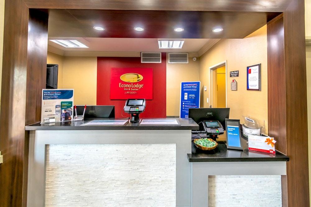 Econo & East I-10 Hotel