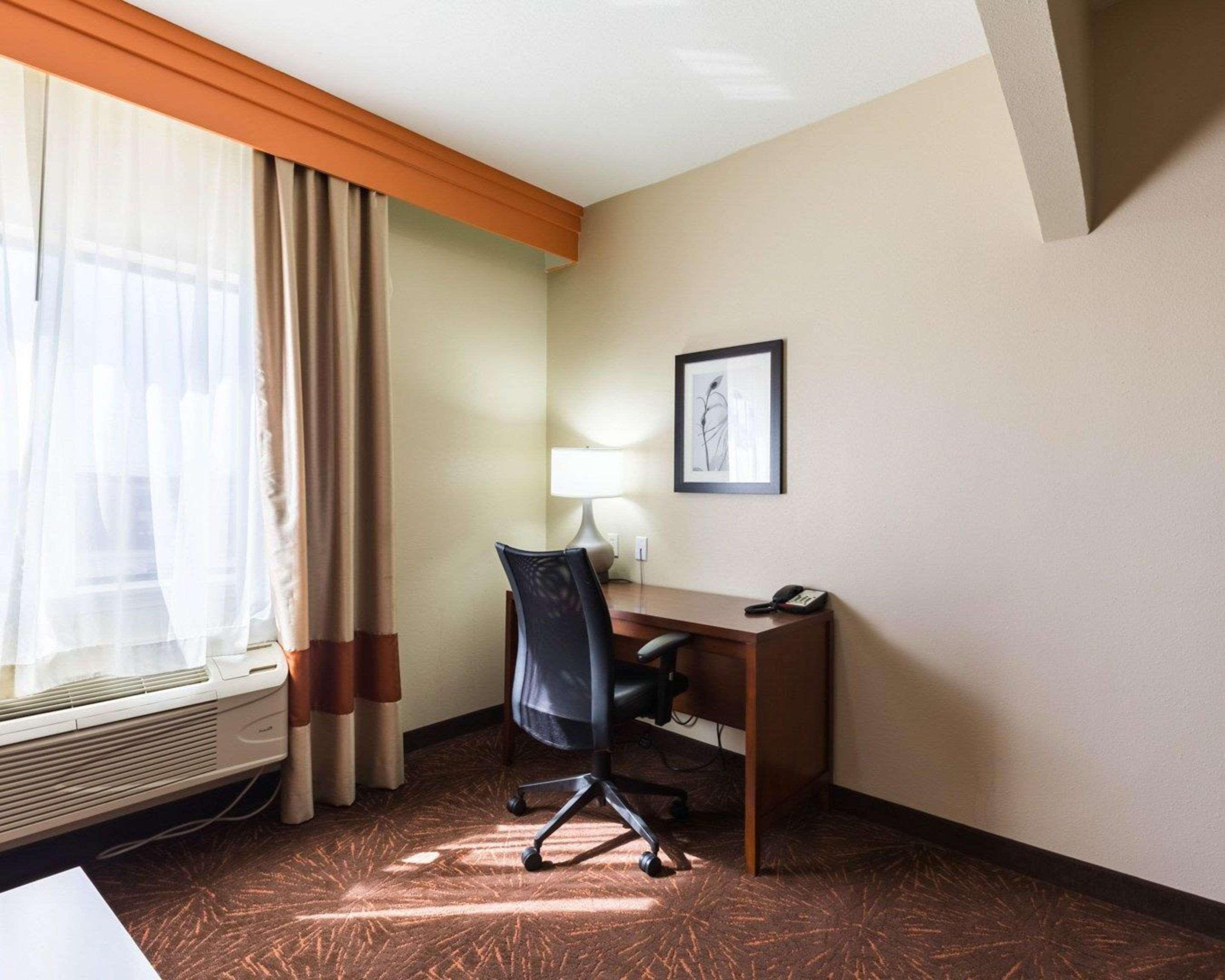 Hotel Econo & East I-10