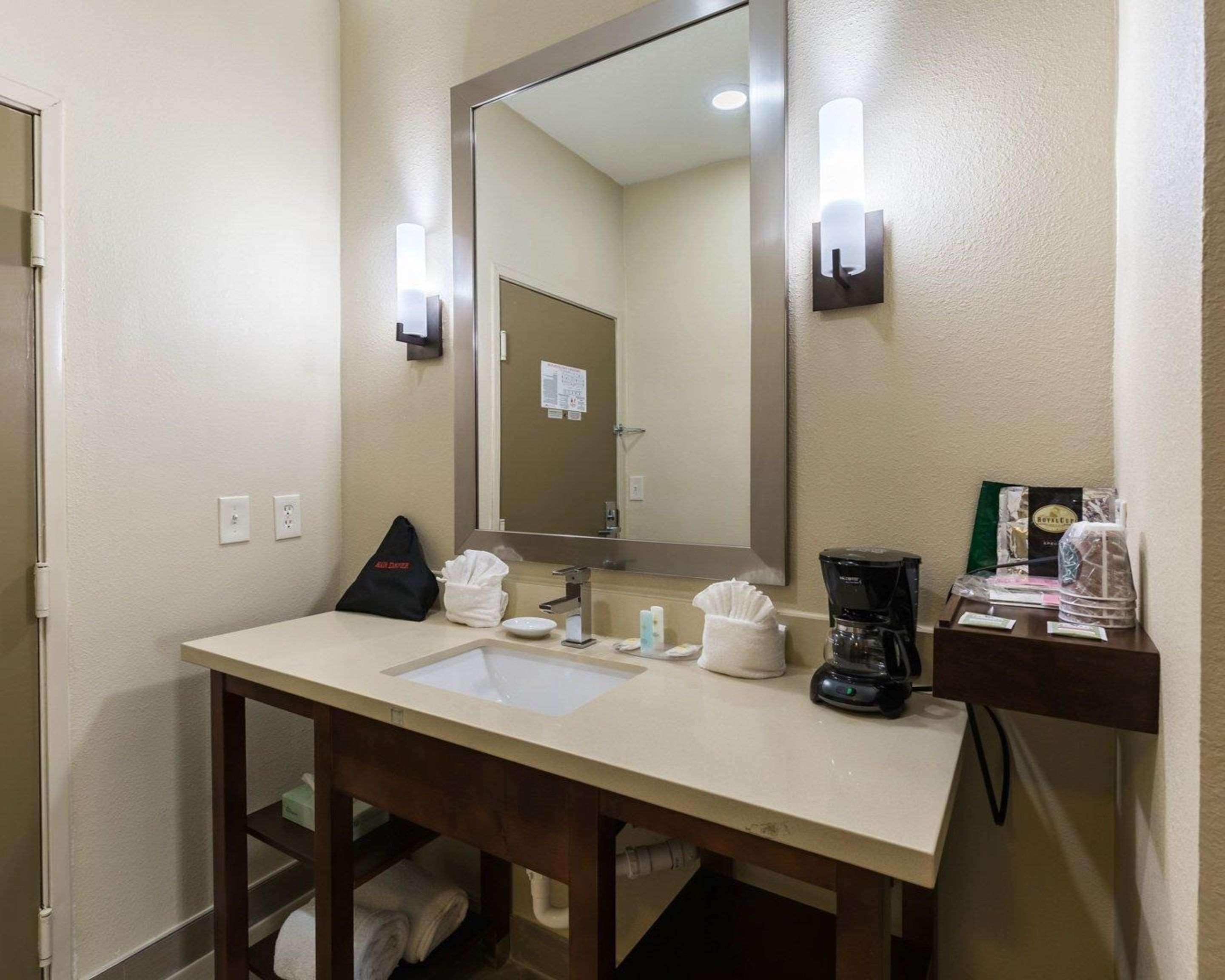 Hotel Econo & East I-10 Houston