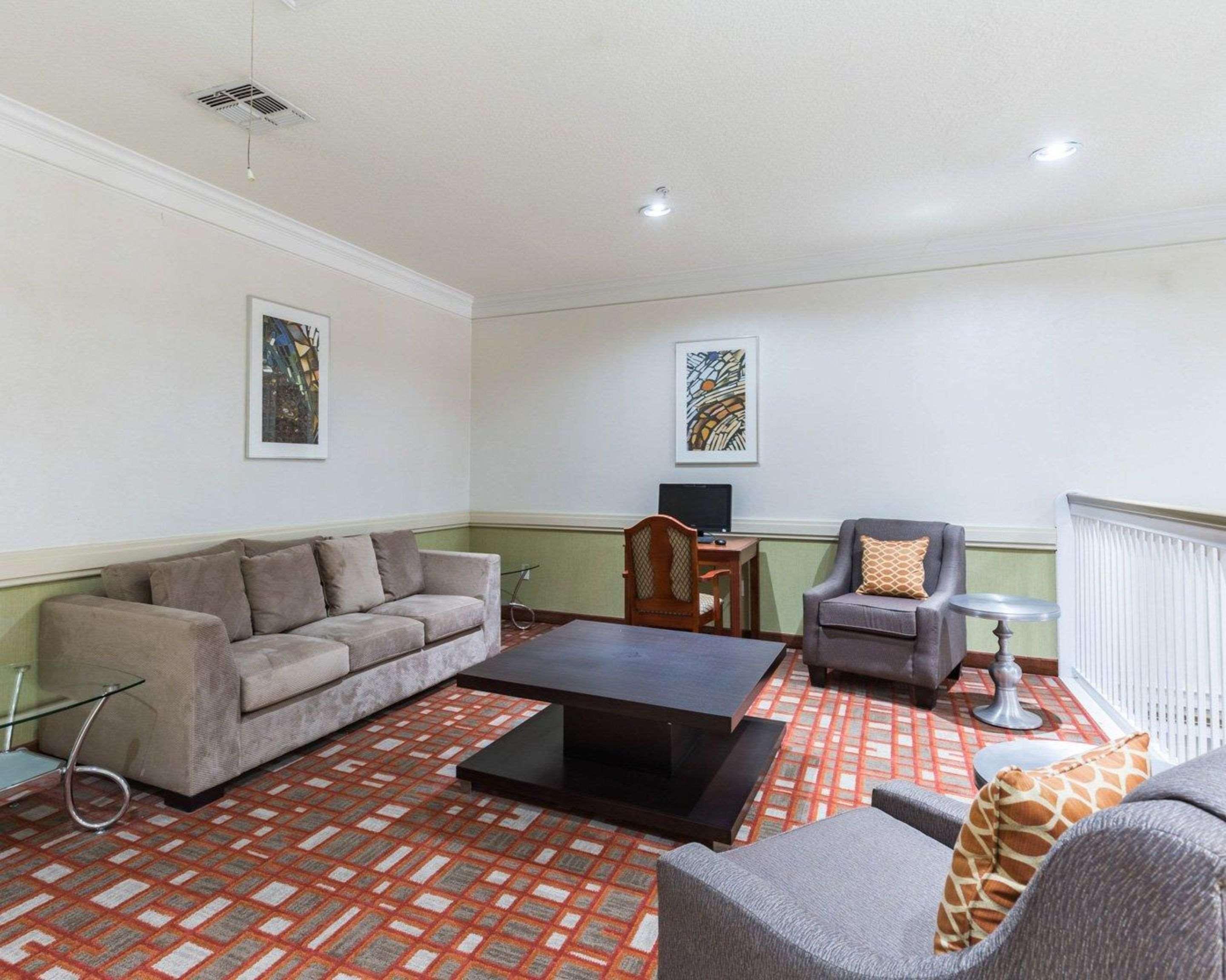 Econo & East I-10 Hotel Houston