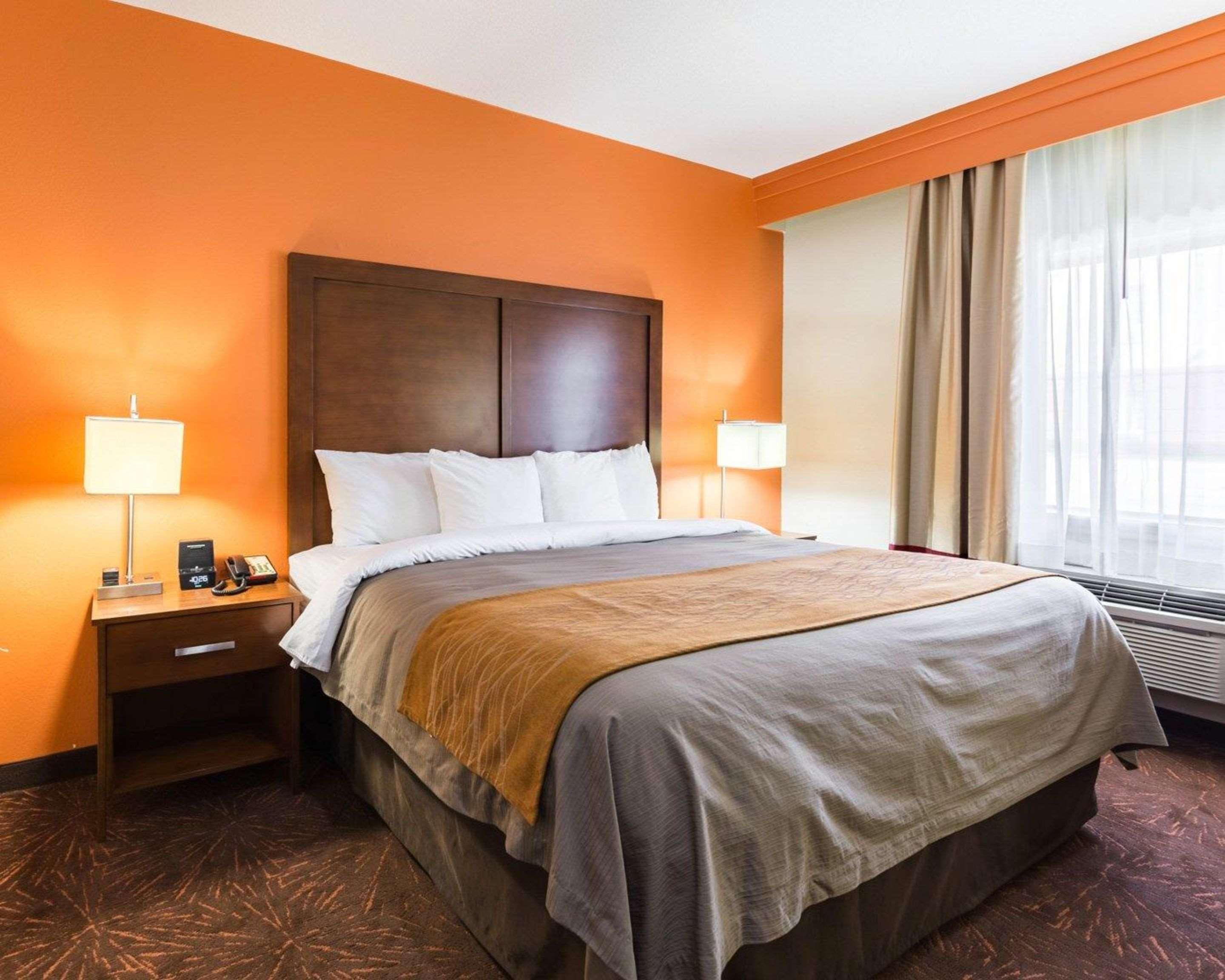 Econo & East I-10 Hotel 2*