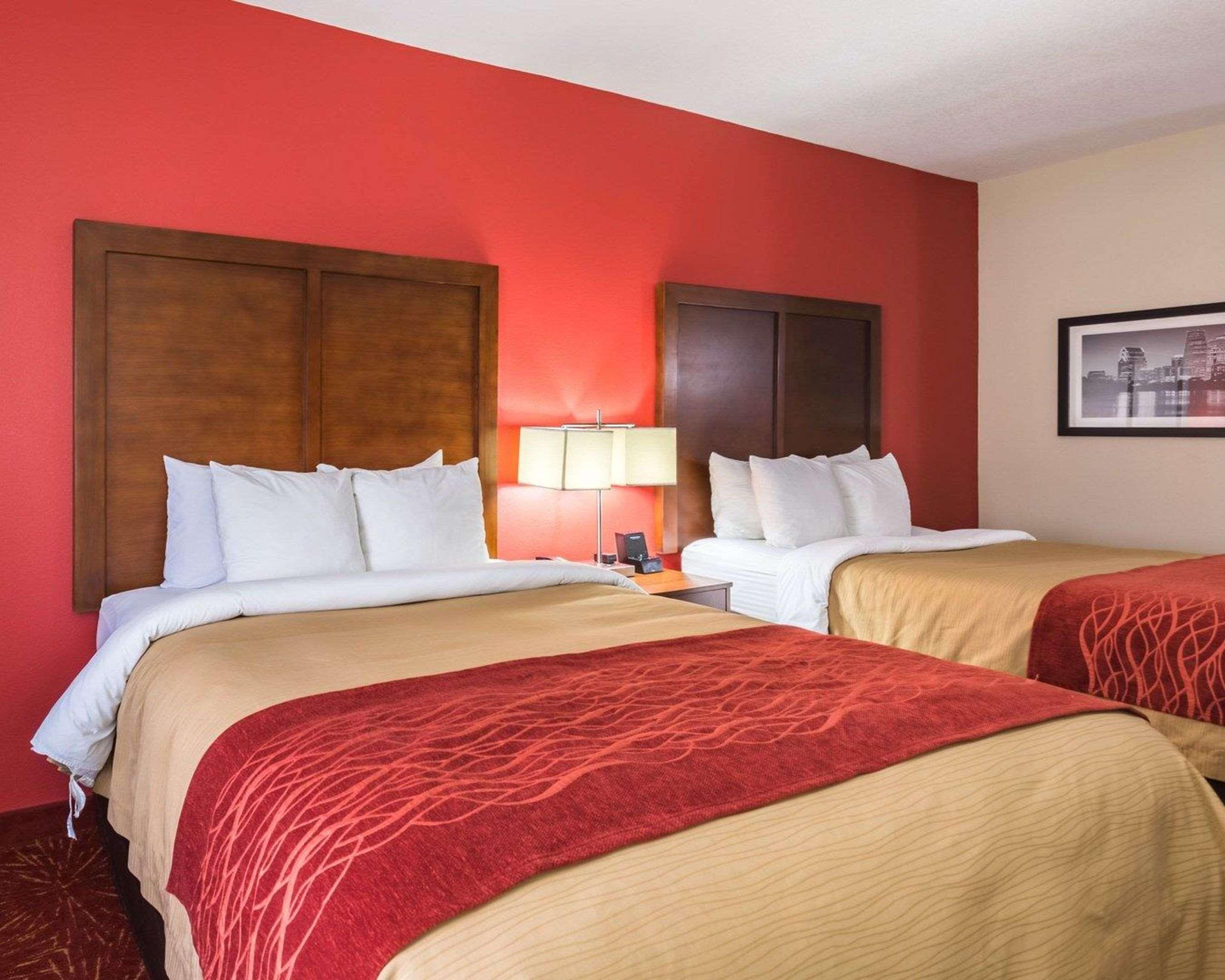 Econo & East I-10 Hotel 2*