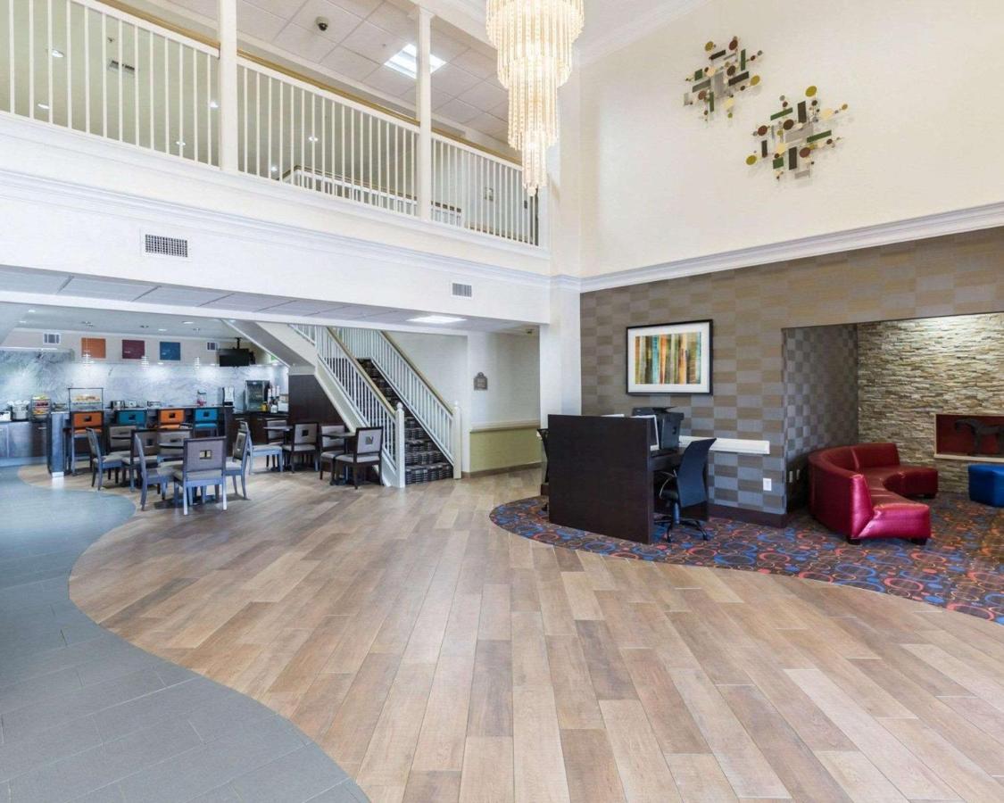 Econo & East I-10 Hotel 2*