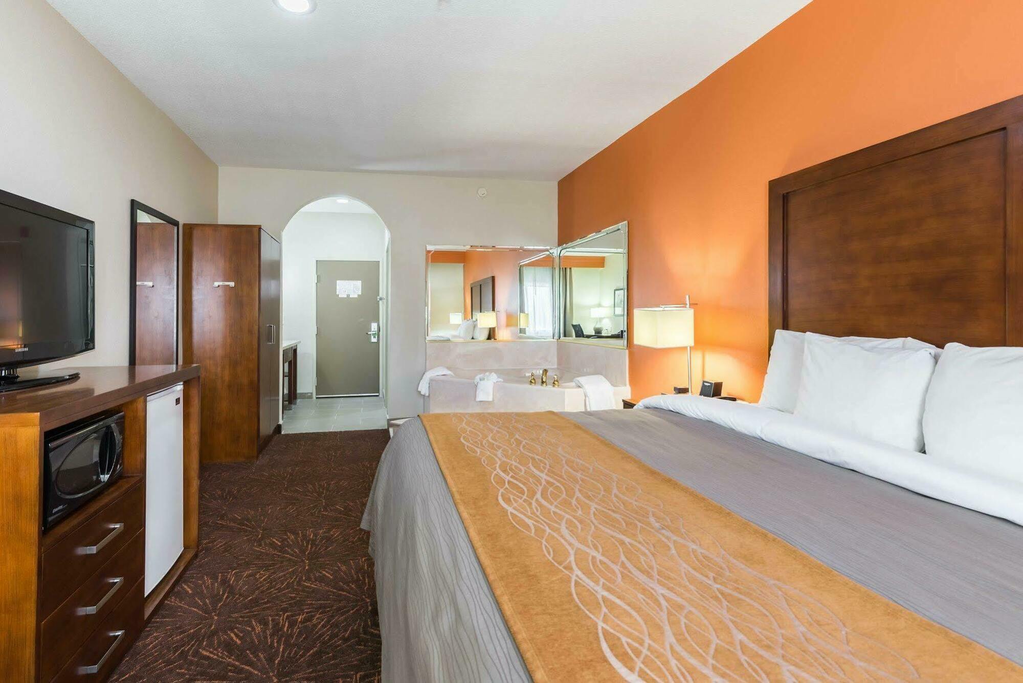 Hotel Econo Inn&suites East 2*