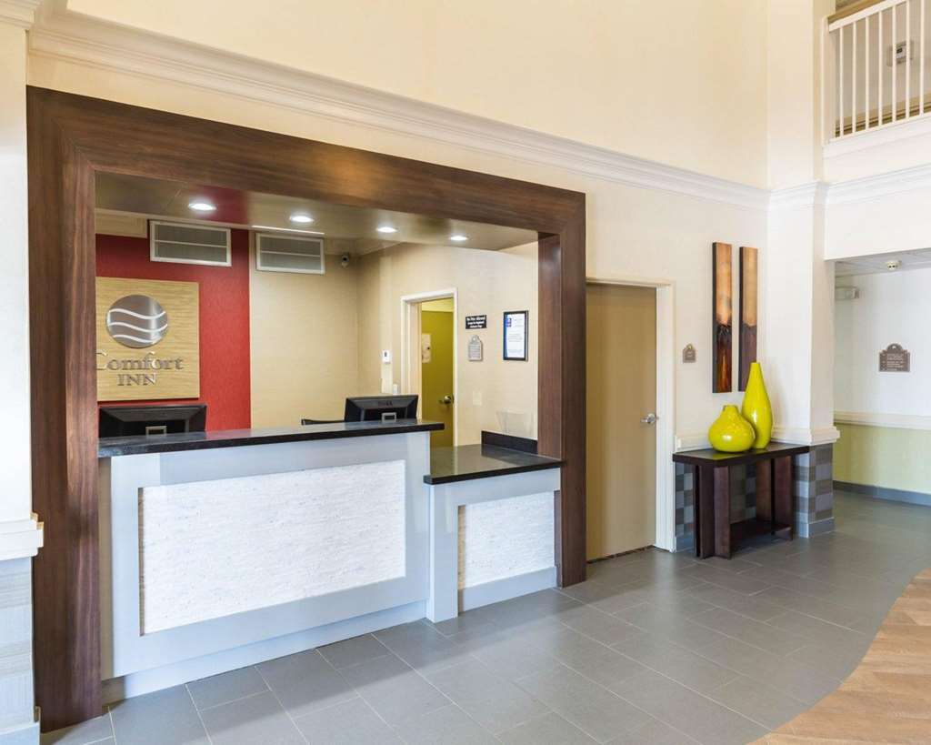 Econo & East I-10 Hotel 2*