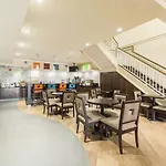 Econo Lodge Inn&Suites East 