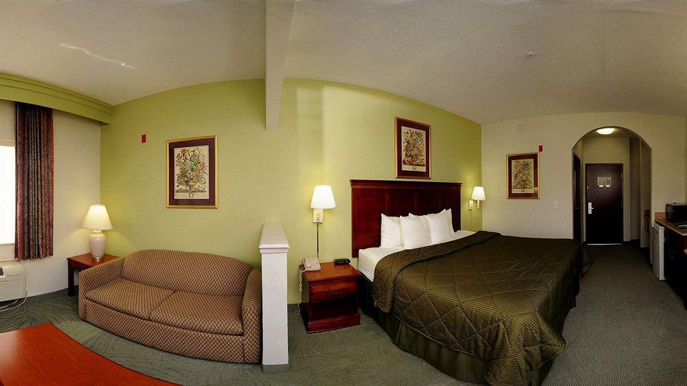 Econo & East I-10 Hotel 2*